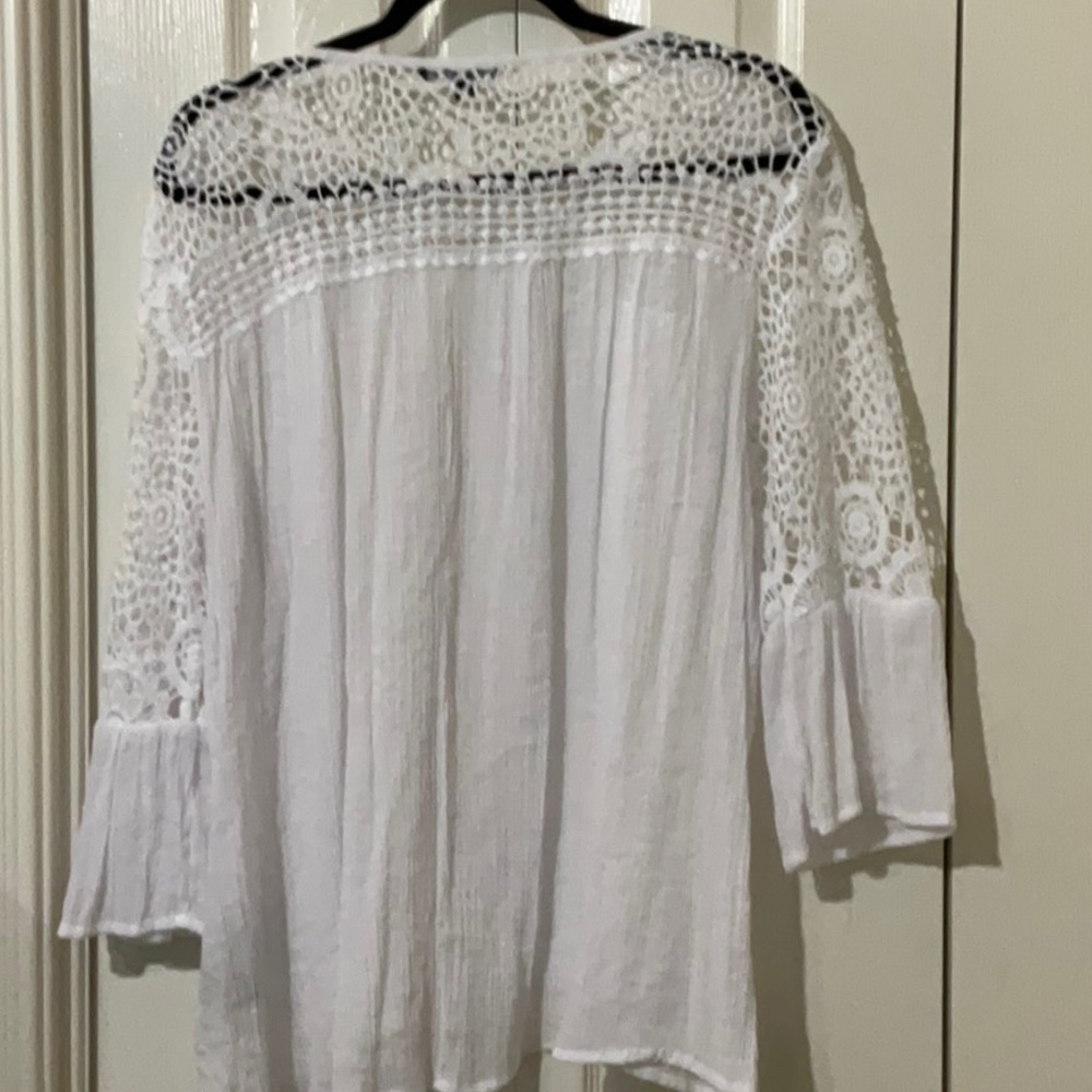 Zac & Rachel White Top - Picture 5 of 5